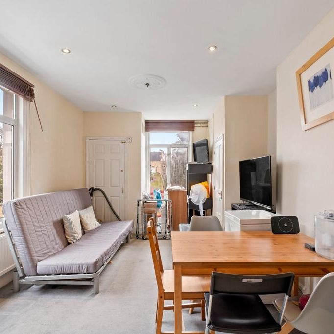 3 bedroom flat to rent - Photo 1