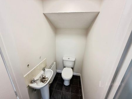 3 bedroom semi-detached house to rent - Photo 5