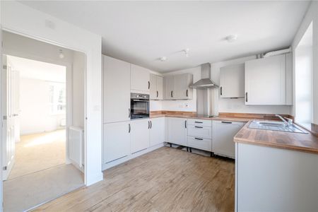 3 bedroom semi detached to rent - Photo 4