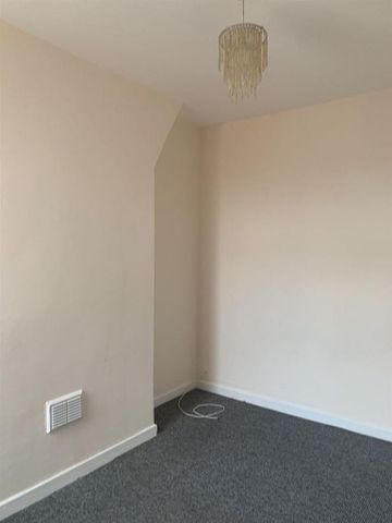 3 bedroom end of terrace house to rent - Photo 5