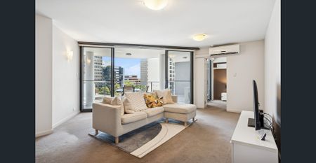 STUNNING FULLY FURNISHED 3 BEDROOM APARTMENT - Photo 3