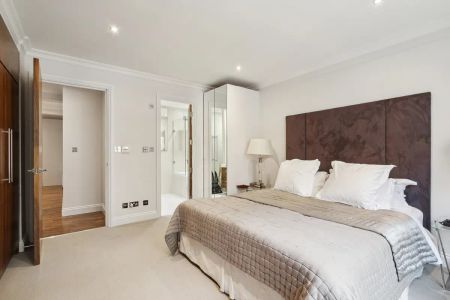 3 bedroom flat in 181 Sloane Street - Photo 3