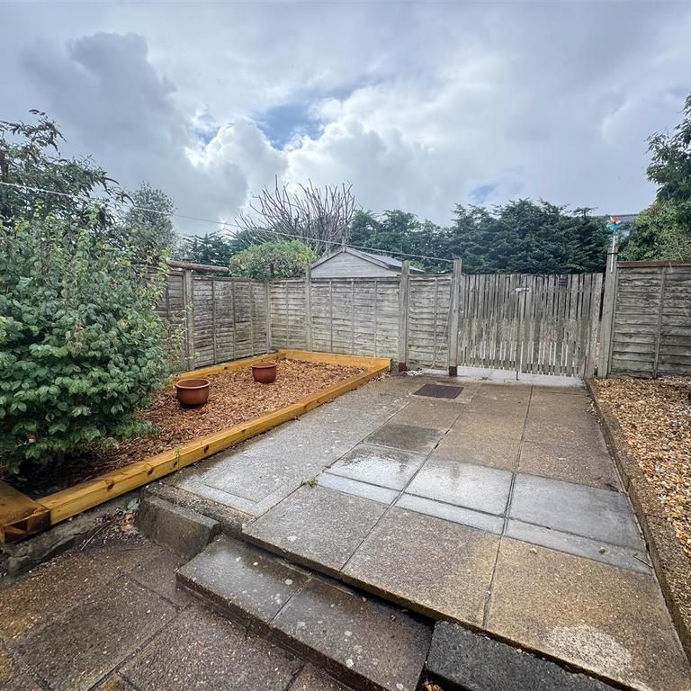 2 bedroom bungalow to rent - Photo 1