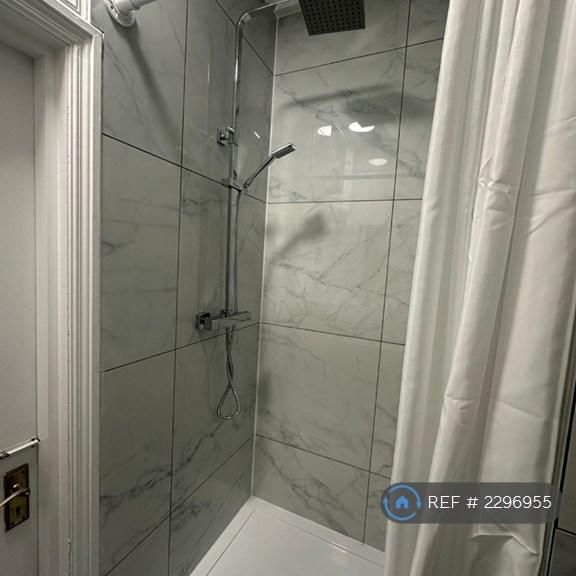 2 bedroom penthouse to rent - Photo 1