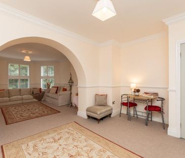 2 bedroom Flat To Let - Photo 5