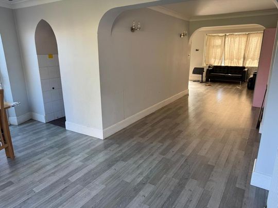3 bedroom semi-detached house to rent - Photo 1
