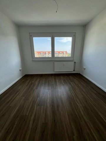 Sanierte 4-Raum-Wohnung mit Balkon! - Foto 3