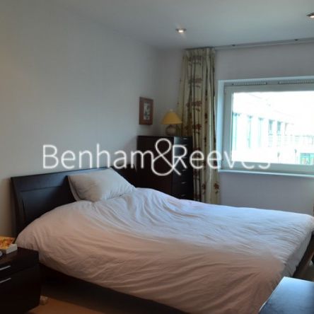 2 Bedroom flat to rent in Beckford Close, Kensington, W14 - Photo 1