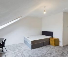 Room at Dalhousie Street, City Centre, Glasgow G3 6PN - Photo 1