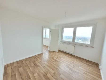 Helle 4-Raumwohnung mit EBK - Photo 2
