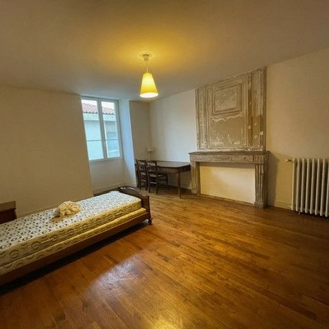 Location Maison 4 pièces 130m² - Photo 1