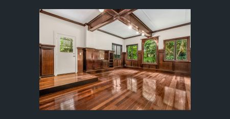 OLDE WORLDE CHARM IN HIGHGATE HILL - Photo 5