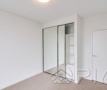 One Bedroom plus Study Apartment with play ground Less Than a Minute Away to Train Station Don't Miss Out - Photo 3