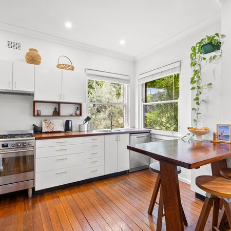 Semi-Like Boutique Apartment with Leafy Outlooks in a Peaceful Garden Setting - Photo 3