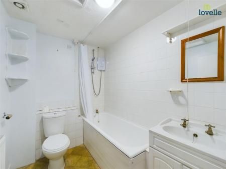 1 bedroom Flat To Let - Photo 5