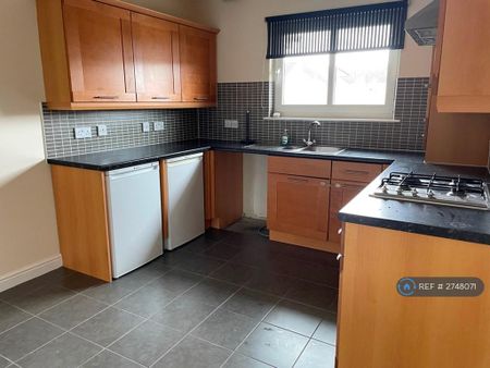 2 bedroom flat to rent - Photo 5