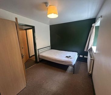 3 bedroom flat to rent - Photo 3