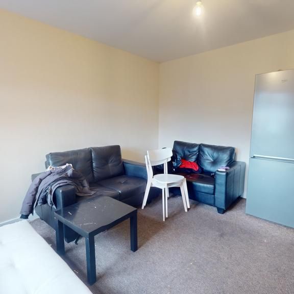 4 bedroom terraced house to rent - Photo 1