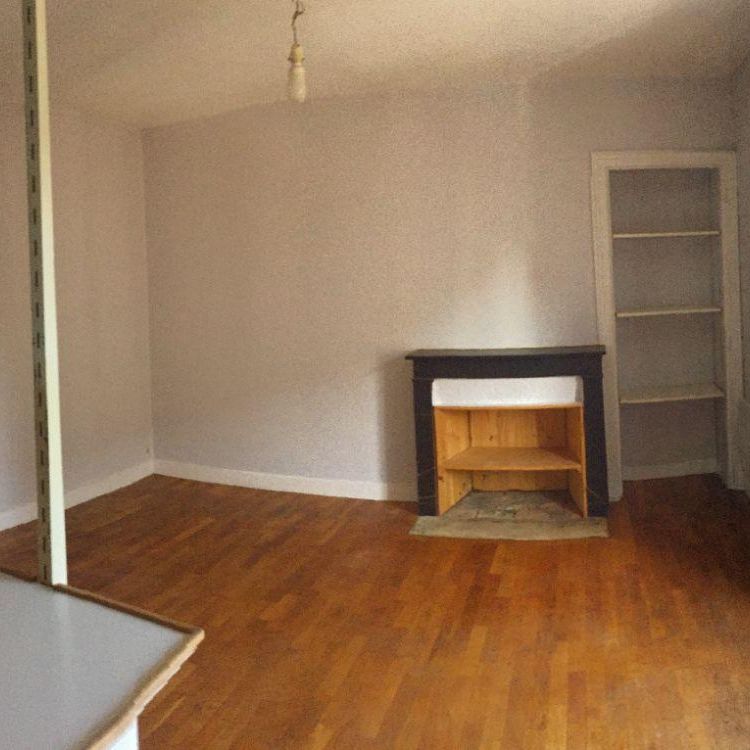 RENNES, studio de 24m², situé au 2eme étage du bâtiment, comprenant: entrée, pièce de vie avec ... - Photo 1