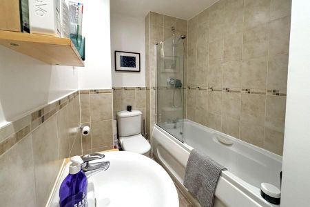 2 bedroom flat to rent - Photo 5