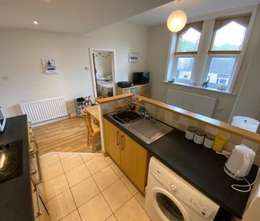1 Bed Flat, Otley Road, LS16 - Photo 6