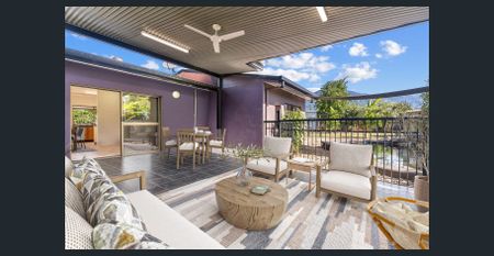 Large pool with large entertainment area & situated in a quiet cul-de-sac with - Photo 4