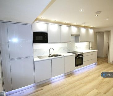 2 bedroom flat to rent - Photo 5