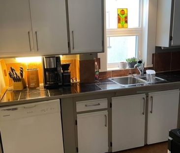 MARCH 1st St Boniface - Cat Friendly 2 bedroom, 1.5 Bathroom main f... - Photo 1