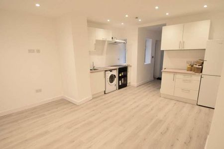 Bolton Road, BL8 - Photo 3