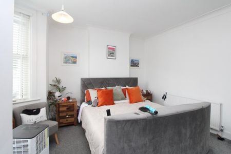 3 bedroom terraced house to rent - Photo 3