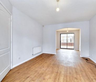 4 bedroom detached house to rent - Photo 2