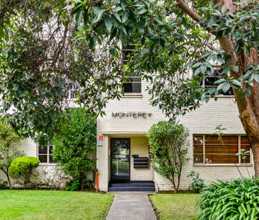 22/17 Queens Road MELBOURNE - Photo 6