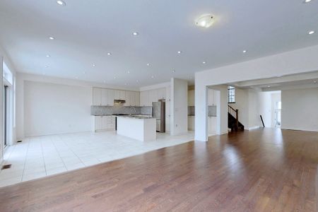 For Lease - 23 Forest Edge Crescent, East Gwillimbury, Ontario - Photo 2