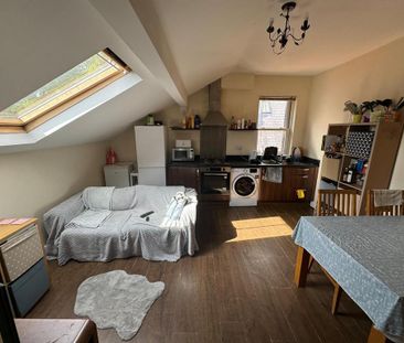 4 bedroom flat to rent - Photo 1