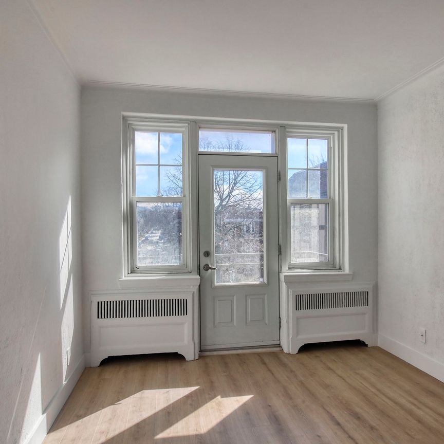 4715 Queen Mary Road - Photo 1
