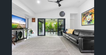 Perfectly positioned family home in premium enclave - Photo 4