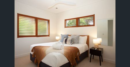 3 bedroom beach house with pool and parking close to the beach - $3,000 a week fully furnished - Photo 3