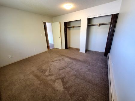 Large 2 Bedroom, 1 Bathroom Apartment in Riverside Meadows - Photo 2