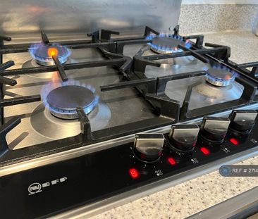 4 bedroom semi-detached house to rent - Photo 6