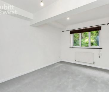 4 bedroom end of terrace house to rent - Photo 3