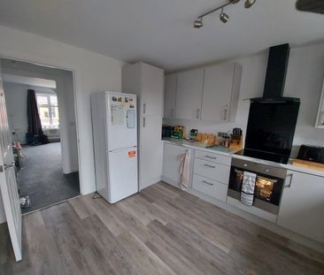 Room in a Shared House, Street Lane, LS8 - Photo 2