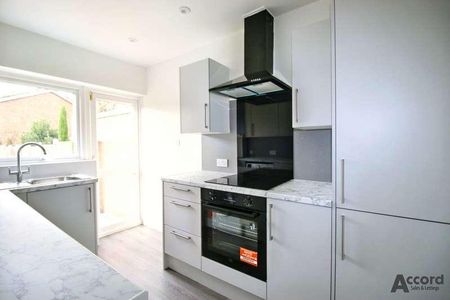 Fontayne Avenue, Romford, RM1 - Photo 3