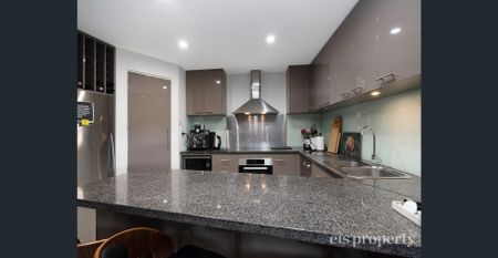 Premium Address, Premium Lifestyle, Fully Furnished - Photo 4