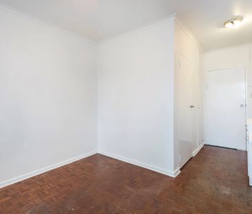 Studio Apartment with New Split System – Comfort and Convenience! - Photo 1