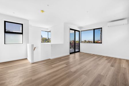 STUNNING BRAND NEW TWO BED TOWNHOUSES WITH CITY VIEWS! - Photo 2