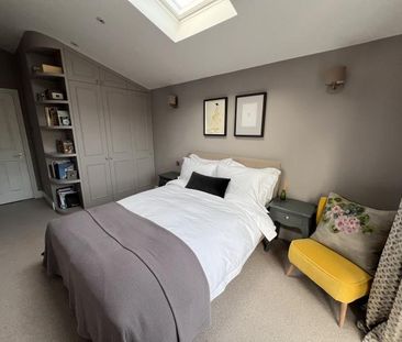 Quiet Bedroom in Victorian Terrace in West London - Photo 4