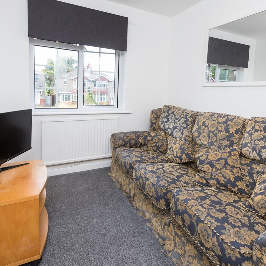 5 Bed Detached House, Burgess Rd, SO16 - Photo 1