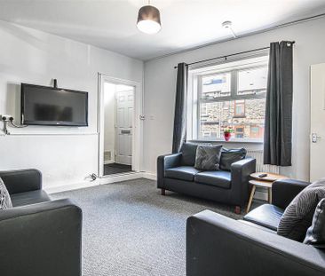 6 bedroom house to rent - Photo 2