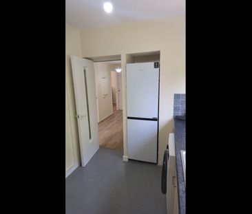 2 Bed Flat, Pagoda Gardens, SE3 - Photo 2