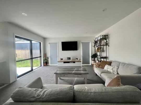 Modern two-bedroom home - Photo 1